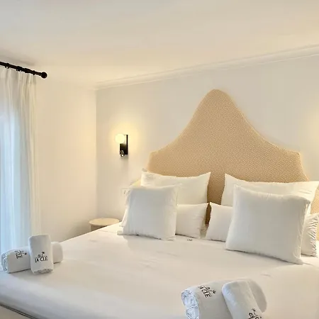 Отель La Cle Boutique Old Town